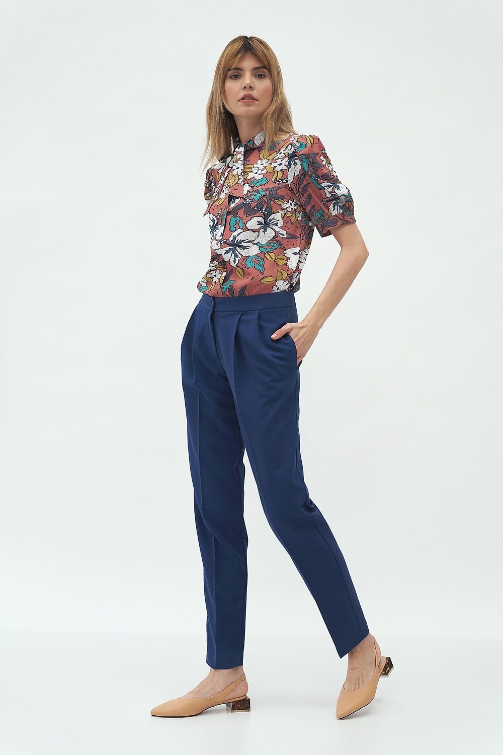 Pantaloni da donna model 152541 Nife